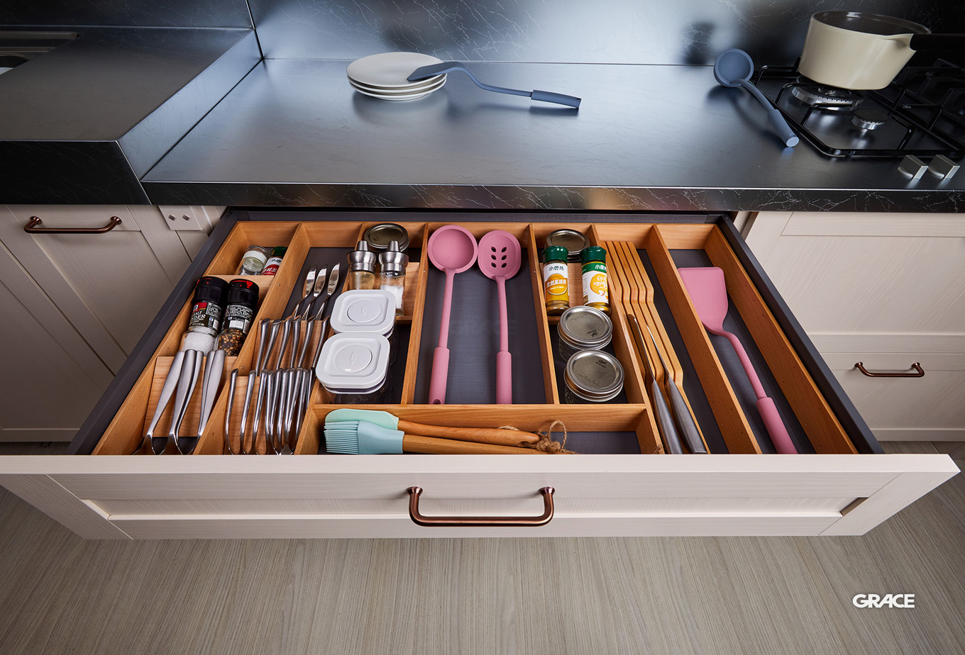 GRACE_kitchen_h3_04-1_9111