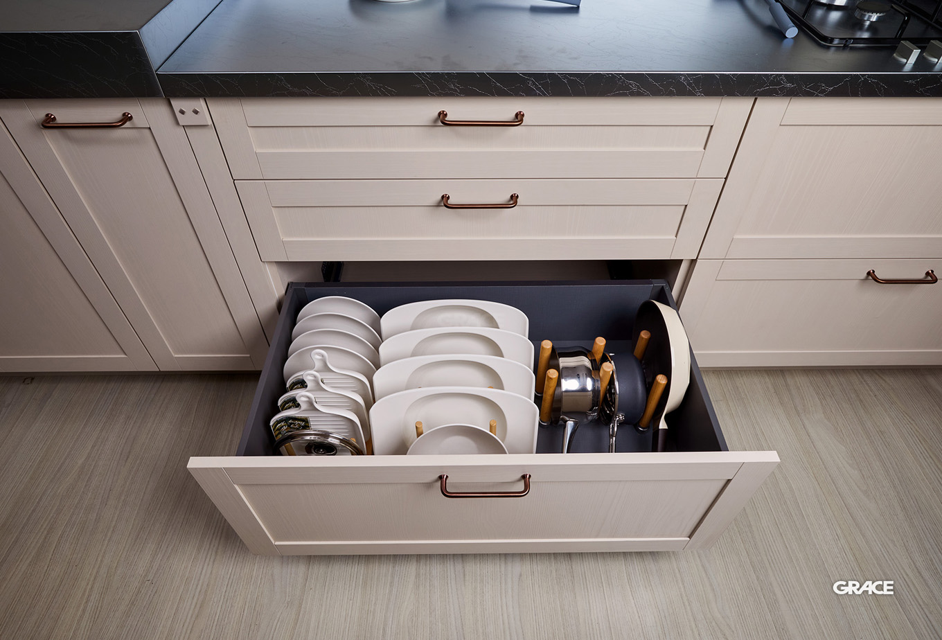 GRACE_kitchen_h3_04-3_9109